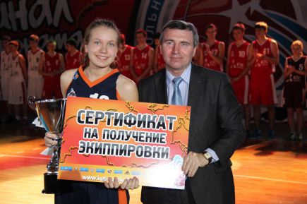 Ученики барнаульской гимназии №40 завоевали путёвку на Суперфинал чемпионата школьной баскетбольной лиги «КЭС-Баскет» (фото).