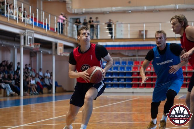 Фрагмент матча БК "Барнаул" - БК "Новосибирск". Фото: Владимир Мартынов/CX News