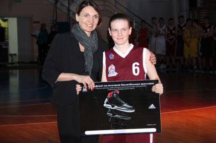 Ученики барнаульской гимназии №40 завоевали путёвку на Суперфинал чемпионата школьной баскетбольной лиги «КЭС-Баскет» (фото).