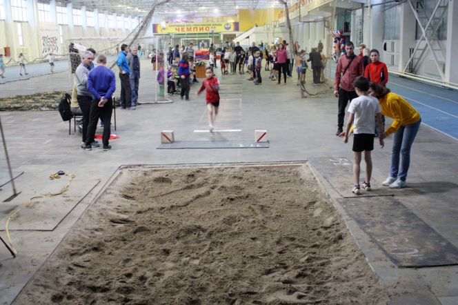 Первенство Сибирского федерального округа по легкоатлетическому троеборью «Шиповка юных» прошло в Барнауле.