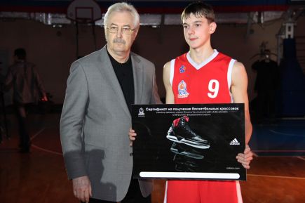 Ученики барнаульской гимназии №40 завоевали путёвку на Суперфинал чемпионата школьной баскетбольной лиги «КЭС-Баскет» (фото).