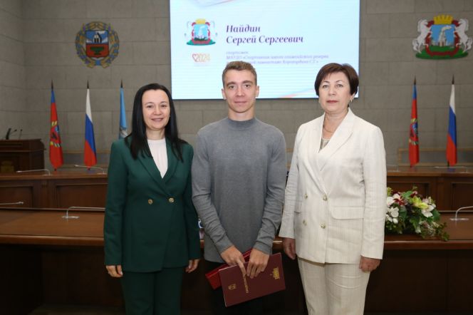 Сергей Найдин с председателем Барнаульской городской Думы Галиной Буевич (справа) и заместителем главы города Барнаула Оксаной Финк