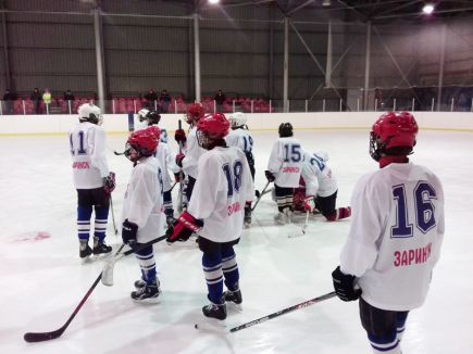 Команда «Семёновец» из Барнаула – победитель краевого этапа всероссийского турнира на призы клуба «Золотая шайба» среди юношей 2002-2003 годов рождения.