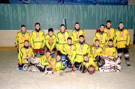 Славгородский "Кристалл" - победитель краевого этапа всероссийского турнира на призы клуба "Золотая шайба" среди юношей 2006-2007 годов рождения.