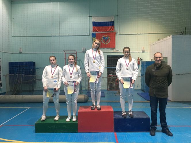 Кирилл Балабаев и Анна Смирнова – победители первенства Алтайского края по фехтованию на саблях среди кадетов.