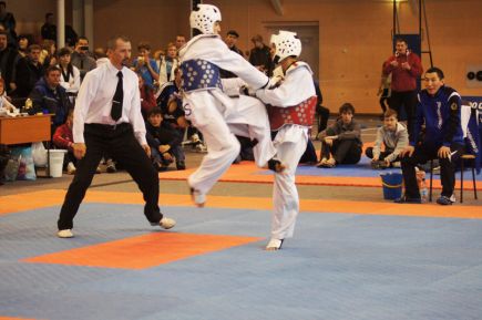 Альберт Гаун и Шалва Шубитидзе – чемпионы России по тхэквондно среди студентов (фото).