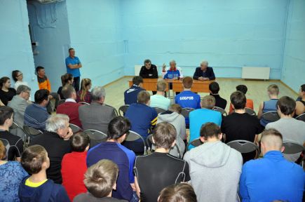 Легендарный советский тренер Василий Каверин провёл семинар и мастер-класс для тренеров СДЮШОР по гребле имени Константина Костенко.