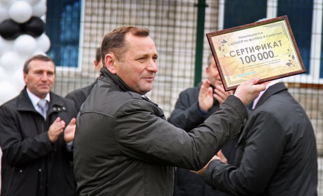 Директор СДЮШОР по футболу Алексея Смертина Евгений Татаринцев отмечен государственной наградой.