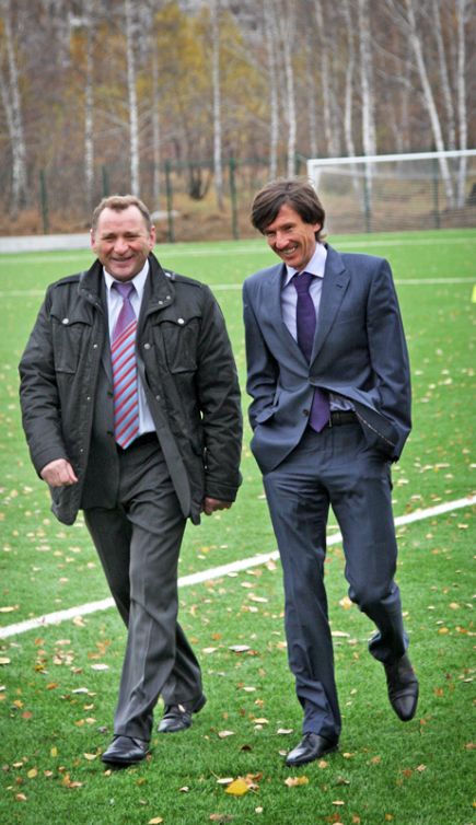 Директор СДЮШОР по футболу Алексея Смертина Евгений Татаринцев отмечен государственной наградой.