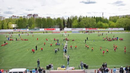 Директор СДЮШОР по футболу Алексея Смертина Евгений Татаринцев отмечен государственной наградой.