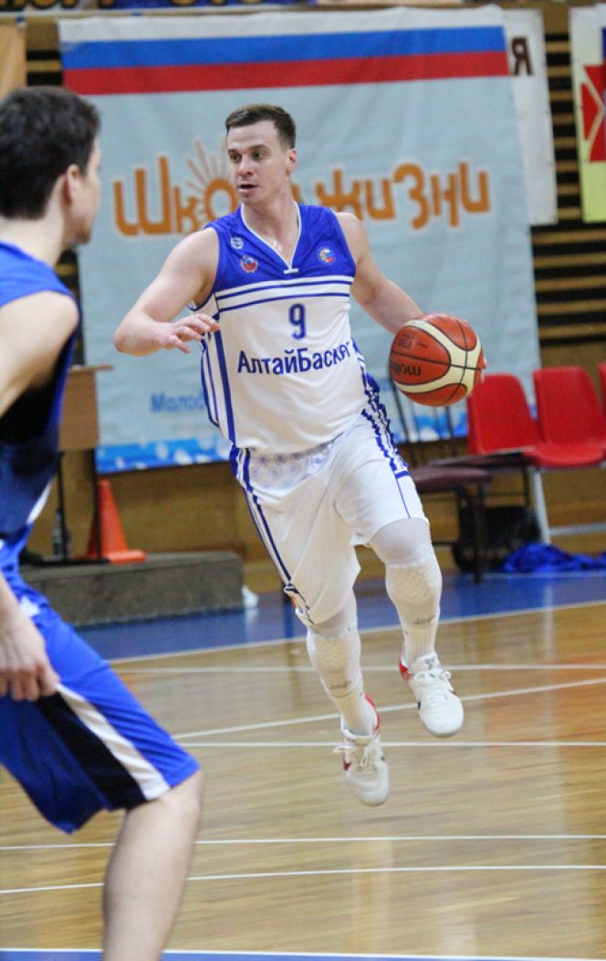 «АлтайБаскет» на своей площадке разгромил тобольский «Нефтехимик» – 93:58.
