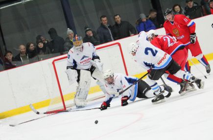 Владимир Мышкин, Виктор Шалимов, Сергей Гимаев, Андрей Николишин и другие звёзды отечественного хоккея совершают турне по Алтайскому краю.