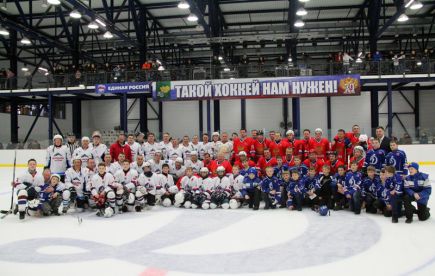 Владимир Мышкин, Виктор Шалимов, Сергей Гимаев, Андрей Николишин и другие звёзды отечественного хоккея совершают турне по Алтайскому краю.