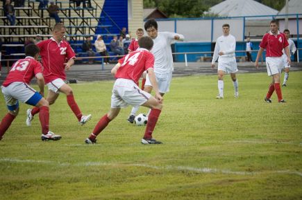 ДЮСШ Смоленского района приглашает для проведения учебно-тренировочных сборов команды по волейболу, баскетболу, футболу, лёгкой атлетике, гиревому спорту и пауэрлифтингу (фото).
