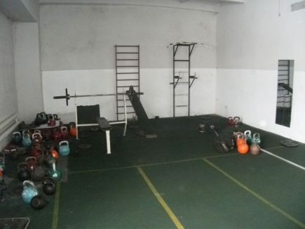 ДЮСШ Смоленского района приглашает для проведения учебно-тренировочных сборов команды по волейболу, баскетболу, футболу, лёгкой атлетике, гиревому спорту и пауэрлифтингу (фото).