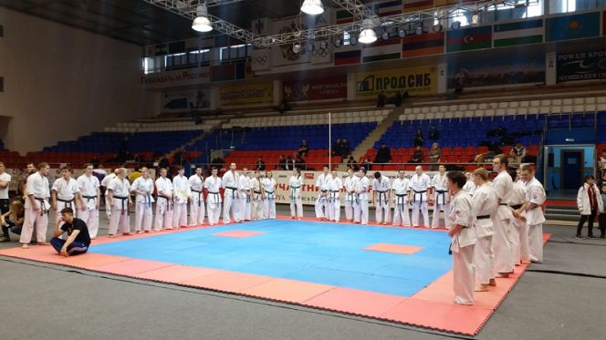 Алтайские спортсмены завоевали 15 медалей на чемпионате и первенстве Сибири по киокусинкай каратэ.