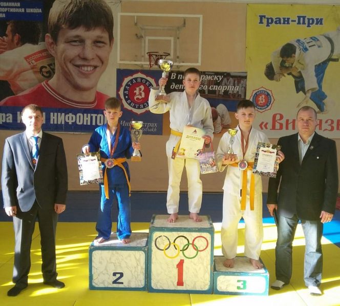 В краевой ДЮСШ состоялся VII межрегиональный командный турнир "Алтайский витязь".