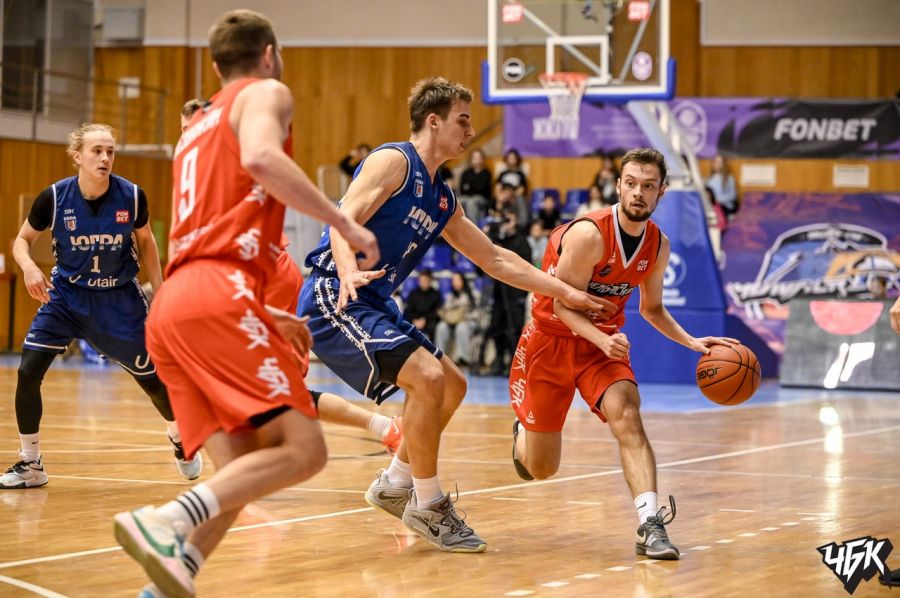 Фрагмент матча "Челбаскет" - "Университет-Югра". Фото: БК "Челбаскет"