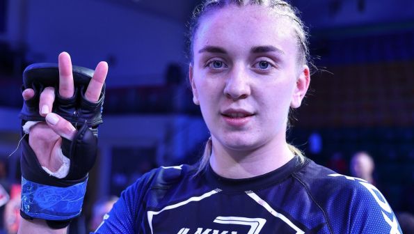 Золотой нокаут. Татьяна Девятова из ЦСЕ Top Team Siberia в третий раз стала чемпионкой России по ММА 