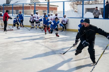 Тренеры и игроки СДЮШОР «Алтай» провели мастер-класс в Тюменцево.