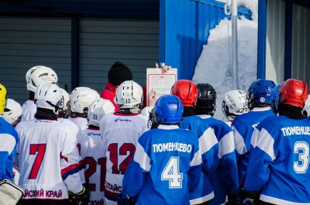 Тренеры и игроки СДЮШОР «Алтай» провели мастер-класс в Тюменцево.