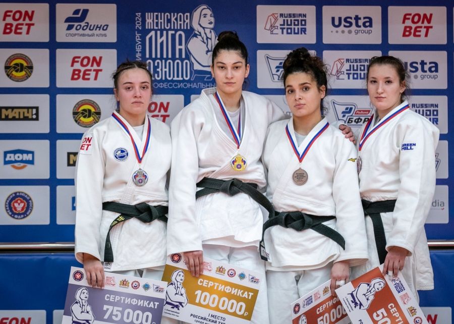 Ангелина Бокова (крайняя справа). Фото: Федерация дзюдо России