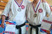 На чемпионате и первенстве России по спортивному контактному (стилевому) каратэ алтайские спортсмены завоевали восемь медалей.