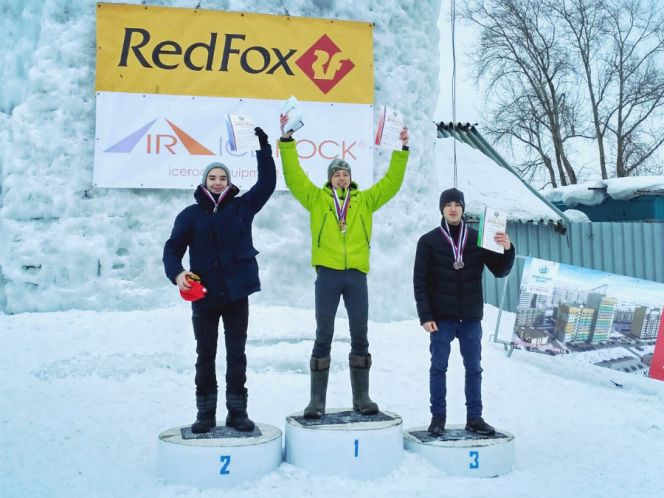 Антон Гребенников – серебряный призёр первенства России по ледолазанию.