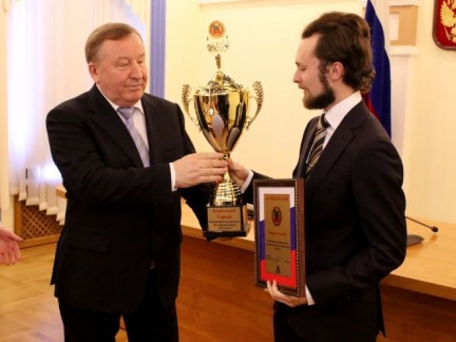 На высшем уровне 