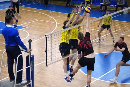 "Университет" на своей площадке обыграл казанскую "Академию" - 3:0.