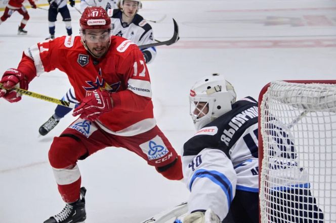 Хоккеисты «Динамо-Алтая»  уступили «сталеварам» в Ижевске (1:2)