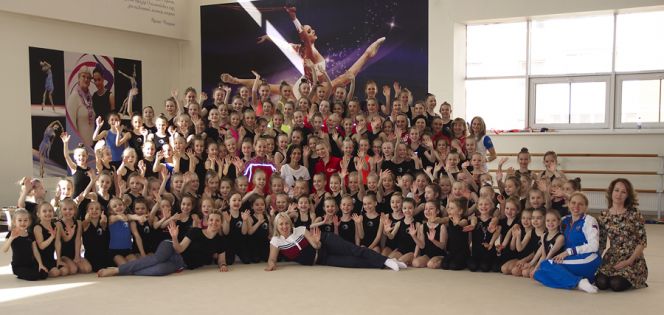 Ирина Чащина, Ольга Капранова и Ксения Широкая провели мастер-класс для барнаульских гимнасток (фото).