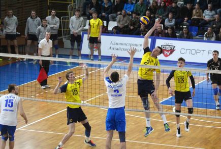 "Университет" на своей площадке взял верх над "Спортакадемией-ВРЗ" из Стерлитамака - 3:1.