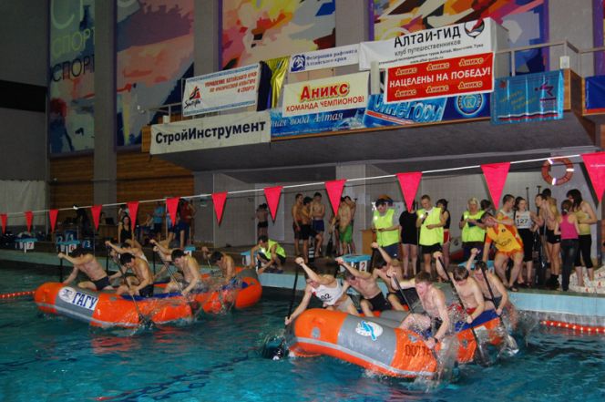 В бийском спорткомплексе «Заря» прошёл третий розыгрыш Кубка Алтайского края по рафтингу и гребному слалому в закрытых помещениях (фото).