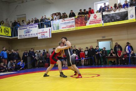 В Новоалтайске состоялся традиционный юношеский турнир памяти Героя Советского Союза летчика-штурмовика Ивана Григорьева (фото). 