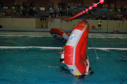 В бийском спорткомплексе «Заря» прошёл третий розыгрыш Кубка Алтайского края по рафтингу и гребному слалому в закрытых помещениях (фото).