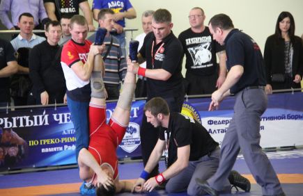 В Барнауле завершился открытый чемпионат края памяти капитана полиции Раффи Исраеляна (фото).