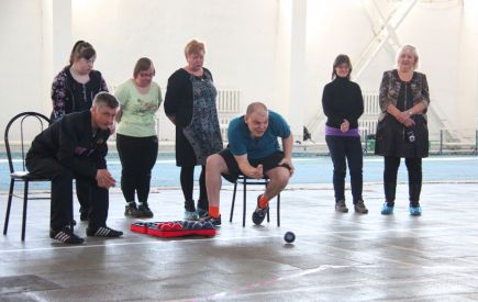 В Барнауле прошли чемпионат и первенство Алтайского края по паралимпийскому бочча.