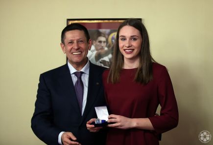 Воспитанница алтайского волейбола Нелли Левина стала победительницей Молодёжной лиги чемпионата России.