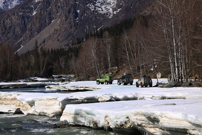 Команды из Алтайского края заняли первое и третье места в чемпионате России по спортивному туризму в дисциплине «Маршрут» (фото).