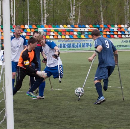 После первого круга чемпионата России по футболу среди ампутантов "Динамо-Алтай" занимает вторую строку турнирной таблицы.