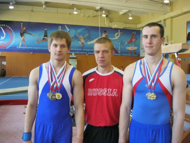 Тренер бийской ДЮСШ "Заря" по спортивной гимнастике Владислав Рехтин отмечен  Почётной грамотой Минспорта.