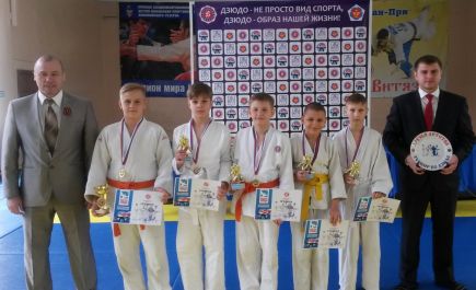 В Барнауле состоялся командный юношеский турнир "Друзья детства", посвящённый Дню Победы. 