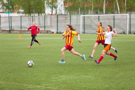 Краевой фестиваль футбола в Барнауле собрал более 2000 участников (фото).