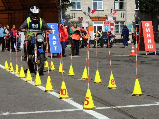 Автомототуристы провели в Завьяловском районе первенство Алтайского края «Кубок Победы» (фото).