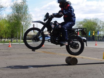 Автомототуристы провели в Завьяловском районе первенство Алтайского края «Кубок Победы» (фото).