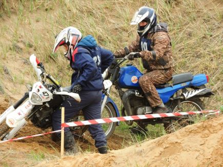 Автомототуристы провели в Завьяловском районе первенство Алтайского края «Кубок Победы» (фото).