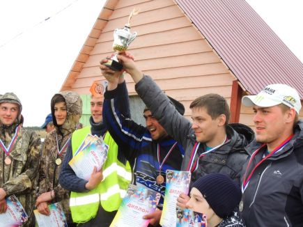 Автомототуристы провели в Завьяловском районе первенство Алтайского края «Кубок Победы» (фото).