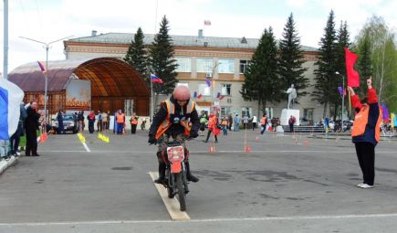 Автомототуристы провели в Завьяловском районе первенство Алтайского края «Кубок Победы» (фото).