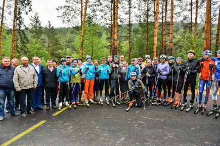 Новую лыжероллерную трассу в Белокурихе открыли лучшие биатлонисты России и Казахстана